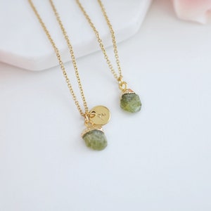 Collar con colgante de peridoto personalizado Collar de peridoto en bruto Collar con piedra natal de peridoto Piedra natal de agosto