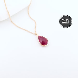 Gold Garnet Pendant Necklace Red Garnet Necklace Gold Red Necklace Red Crystal Necklace Gemstone Pendant Necklace Birthstone Pendant