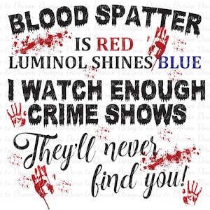 Op de afbeelding: Grafisch ontwerp met de tekst "BLOEDSPATTER IS ROOD, LUMINOL SCHIJNT BLAUW, IK KIJK GENOEG CRIMESHOWS, Ze zullen je nooit vinden!" in zwart en rood, met rode handafdrukken en bloedspatten.