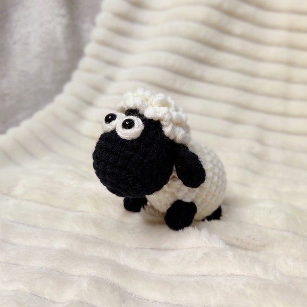 Schwarzes Schaf Amigurumi | Gehäkelte Kuschelpuppe | Handgemachtes gestricktes Spielzeug