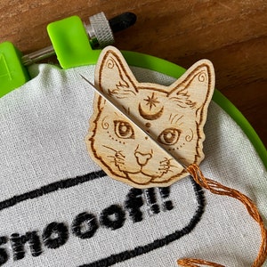 Mystical cat needle minder for cross stitch or embroidery | Wood kitty needle keeper | mystical magnetic needle nanny