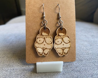 Venus of Willendorf earrings | gift for archeologist | divine female jewelry | gift for feminist | Laser cut magnet | earth goddess