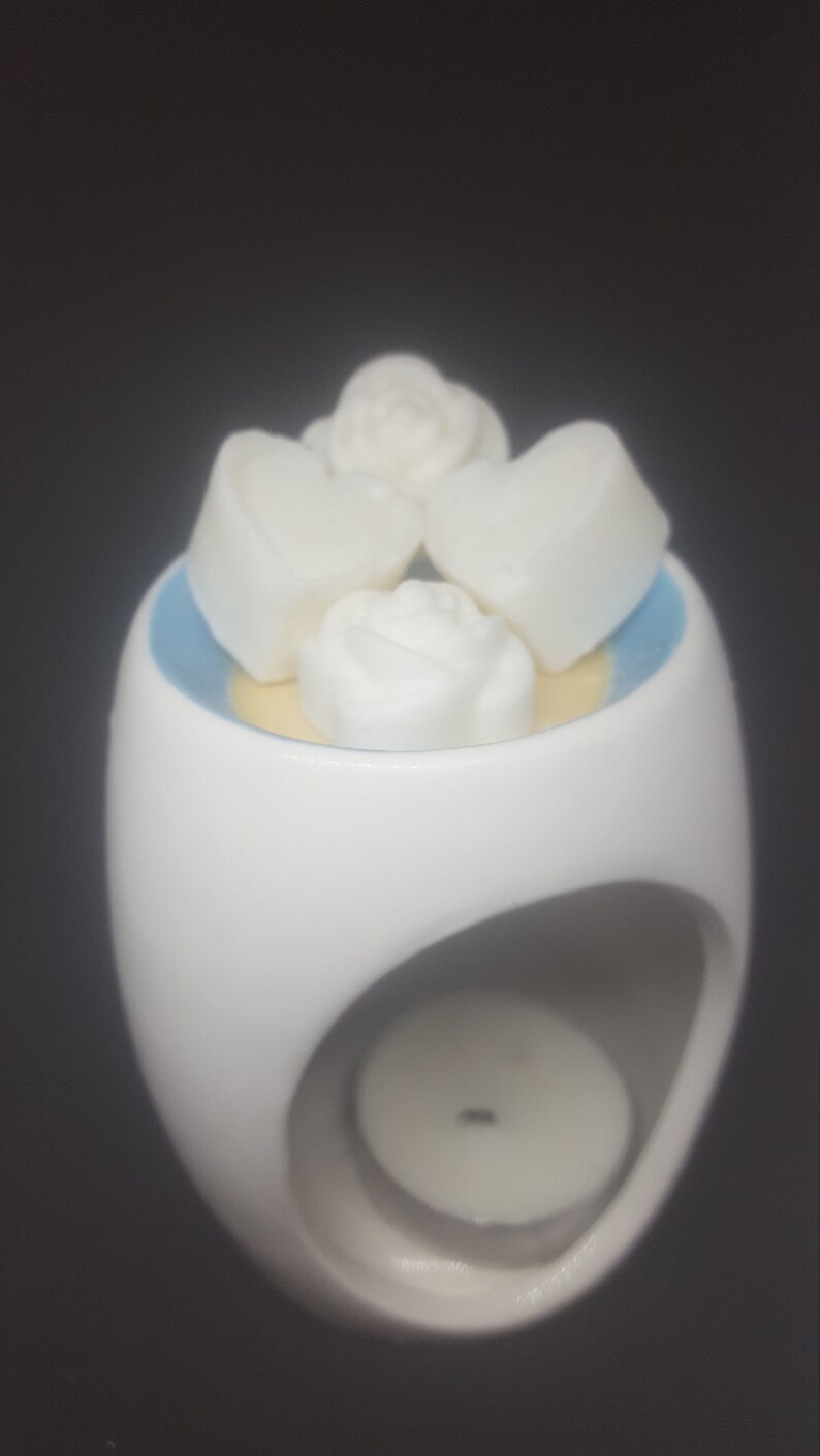 Personalised Wedding Day Heart and Flower shaped Set of 6 White Soy Wax Melt Wedding Favors
