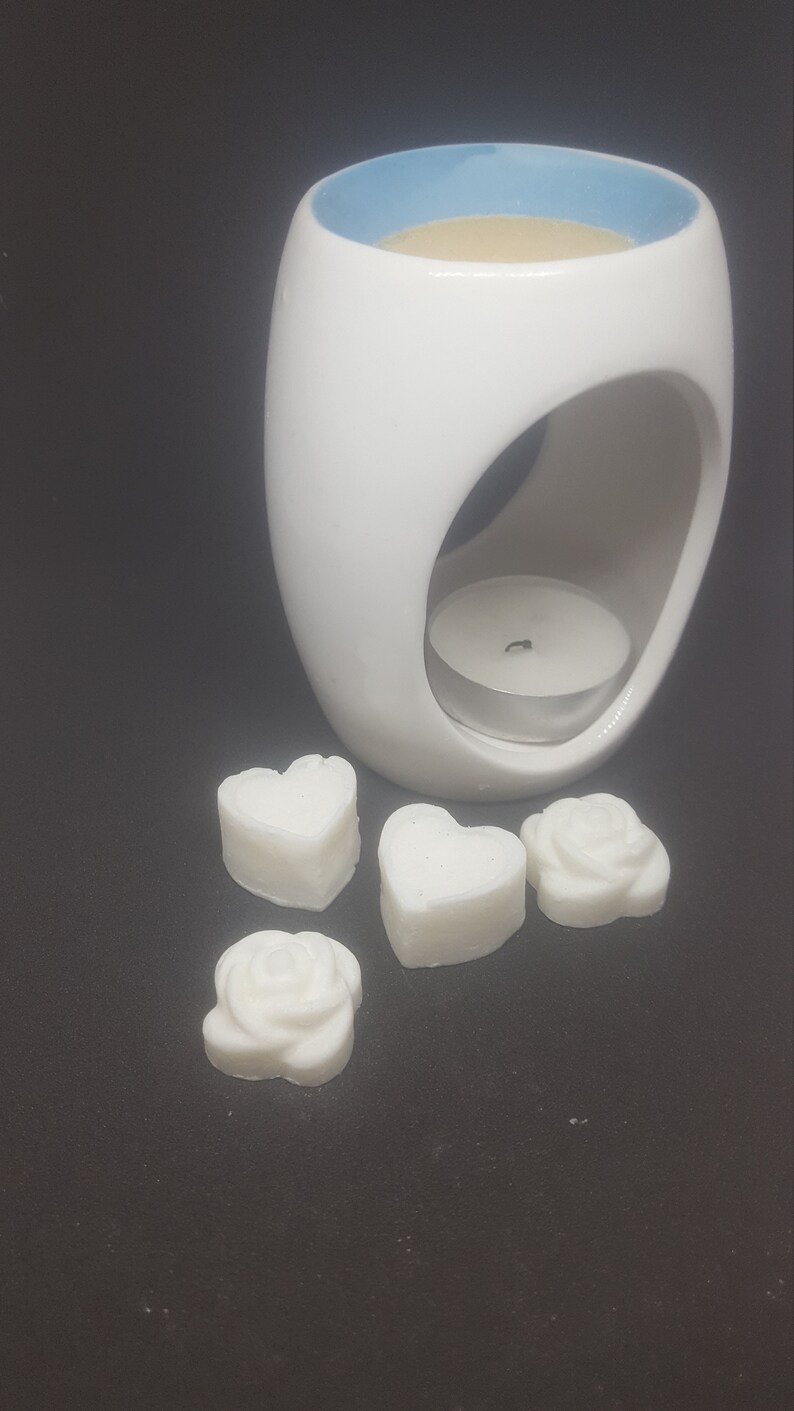 Personalised Wedding Day Heart and Flower shaped Set of 6 White Soy Wax Melt Wedding Favors