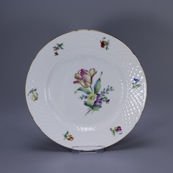 Bing Grondahl B & G Kobenhavn Denmark Royal Copenhagen - Saxon's Flowers - Rare Plate 21.5 cm. Hand Painted - Excellent Condition