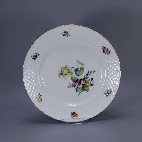 Bing Grondahl B & G Kobenhavn Denmark Royal Copenhagen - Saxon's Flowers - Rare Plate 21.5 cm. Hand Painted - Excellent Condition