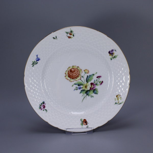 Bing Grondahl B & G Kobenhavn Denmark Royal Copenhagen - Saxon's Flowers - Rare Plate 21.5 cm. Hand Painted - Excellent Condition