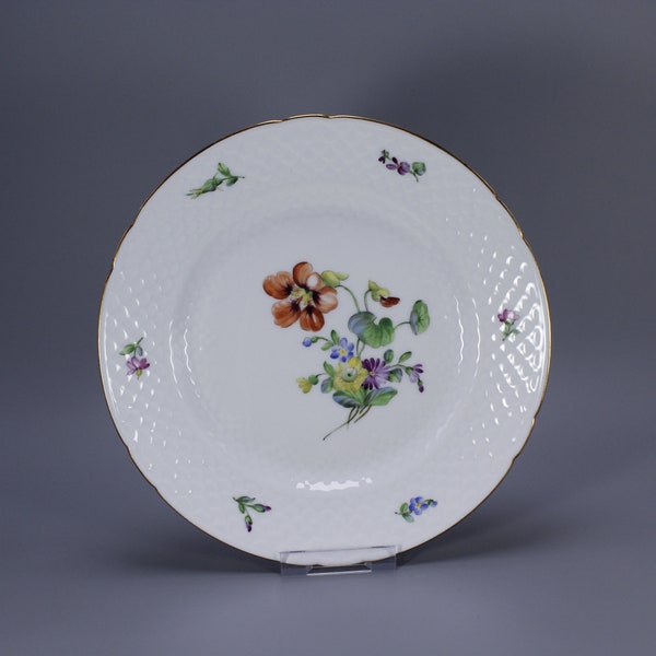 Bing Grondahl B & G Kobenhavn Denmark Royal Copenhagen - Saxon's Flowers - Rare Plate 21.5 cm. Hand Painted - Excellent Condition