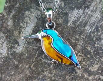 Arthwick Store Realistic Illustration of a Kingfisher Bird on White Pendant Necklace Arthwick Store Realistic Illustration of a Kingfisher Bird on White Pendant Necklace