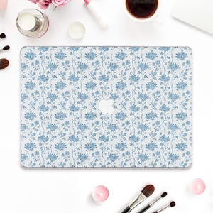 Flowers Macbook case Aesthetic Macbook Pro 13 inch Air 13 15 M2 M3 2024 Pro 14 16 Cute blue roses Elegant toile floral trendy girly case