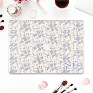Personalized Macbook case Initials Macbook Pro 13 Air 13 15 M2 M3 M4 Macbook Pro 14 16 Aesthetic blue flowers Custom monogram Floral case