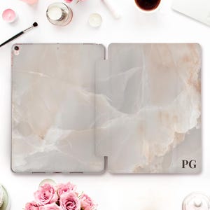Marble iPad case Initials iPad 10th 9th Air 5th Pro 12.9 11 inch iPad 10.2 10.9 Mini 6 7 Aesthetic custom monogram Personalized neutral case