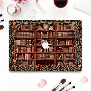 Capa fofa para MacBook Pro de 13 polegadas, Air de 13 e 15 polegadas, M2 e M3, e MacBook Pro de 14 e 16 polegadas. Capa estética com estampa de livros e flores, perfeita para leitores.