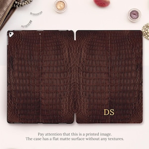 Initialen iPad-hoesje Gepersonaliseerd iPad 11th a16 10th Air 11 inch iPad Pro 13 12.9 10.2 Mini 7 Esthetische donkere krokodillenprint aangepast monogram