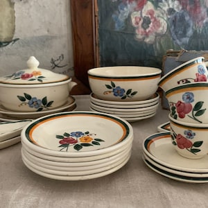 Riesiges antikes französisches Creil & Montereau Dinette Oder Dinner Set Puppenhaus Miniaturgeschirr