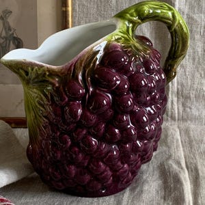 Pichet vintage en majolique et raisin, cruche à eau antique, décoration champêtre française