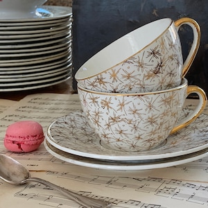 Set mit 2 französischen antiken Tee- oder Kaffeetassen und Untertassen Digoin Sarreguemines French Vintage Creamware Teetassen