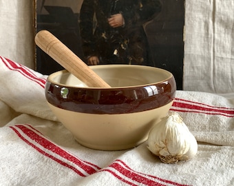 Mortero de gres Digoin vintage y maja de madera: decoración de cocina francesa