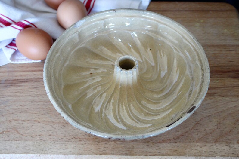 Rustic Antique Ceramic Marbled Cake Mold Primitive Terracotta Bundt Pan