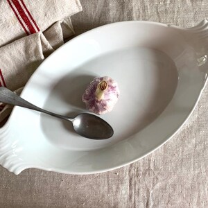 Teglia da forno vintage francese per apilco gratin, piatto professionale bianco con bordo smerlato
