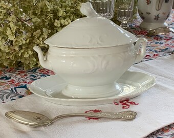 Antique Français Majolique Blanc Saucière Avec Couvercle Piédestal Sauce Pichet Plat De Service Cuisine Blanche