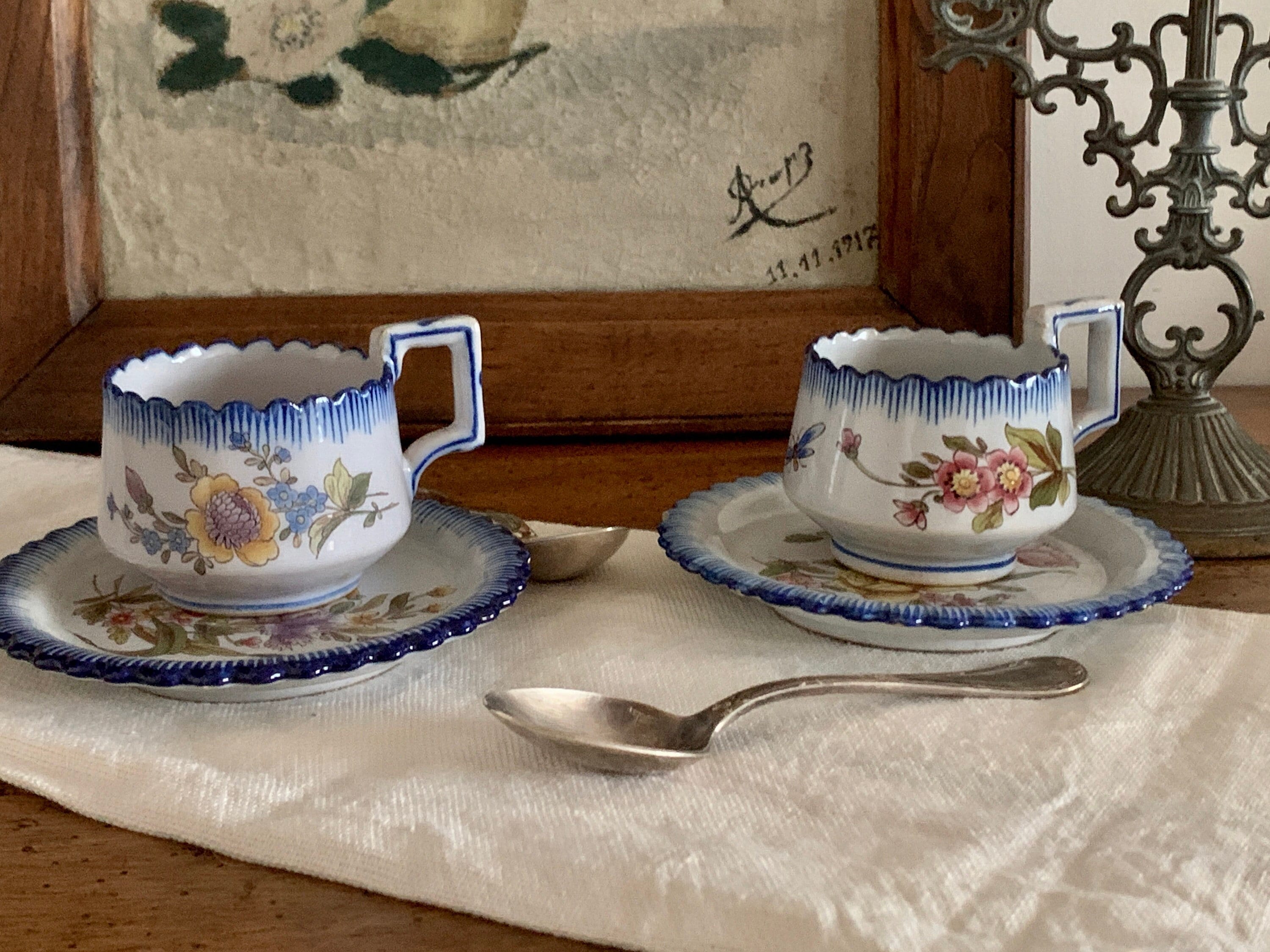 Ensemble de 2 Tasses et Soucoupes Polychromes Peintes à La Main Français Des Café ou Thé Antiques Tr