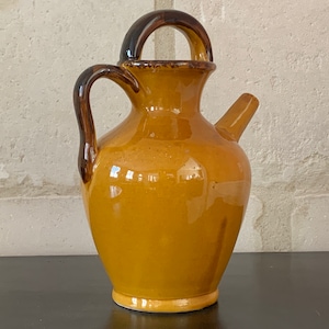 Fransk antik stor stengods ockra provensalsk kanna primitiv terrakottakruka