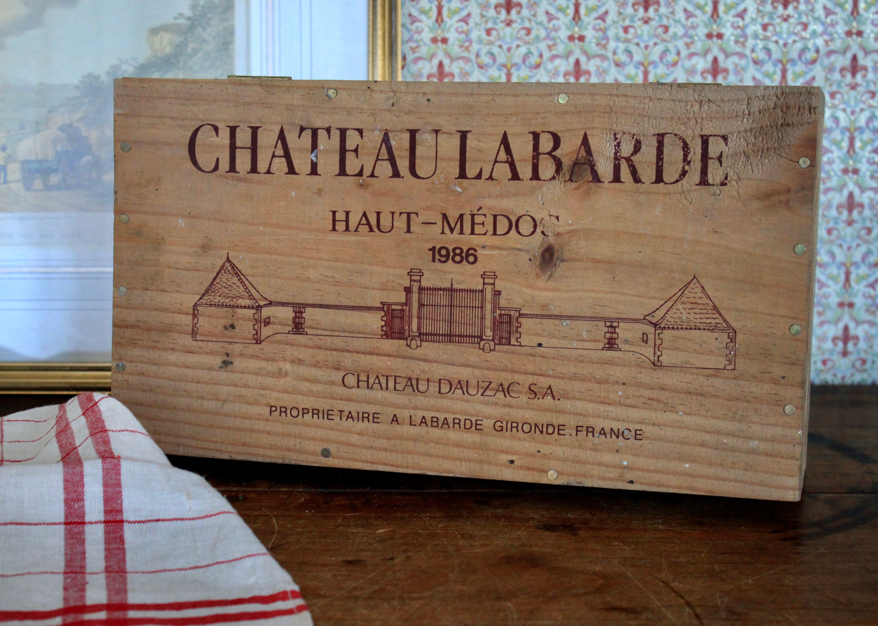 Vintage Français Wooden Wine Box Haut Medoc Caisse de Vin en Bois Décor Rustique