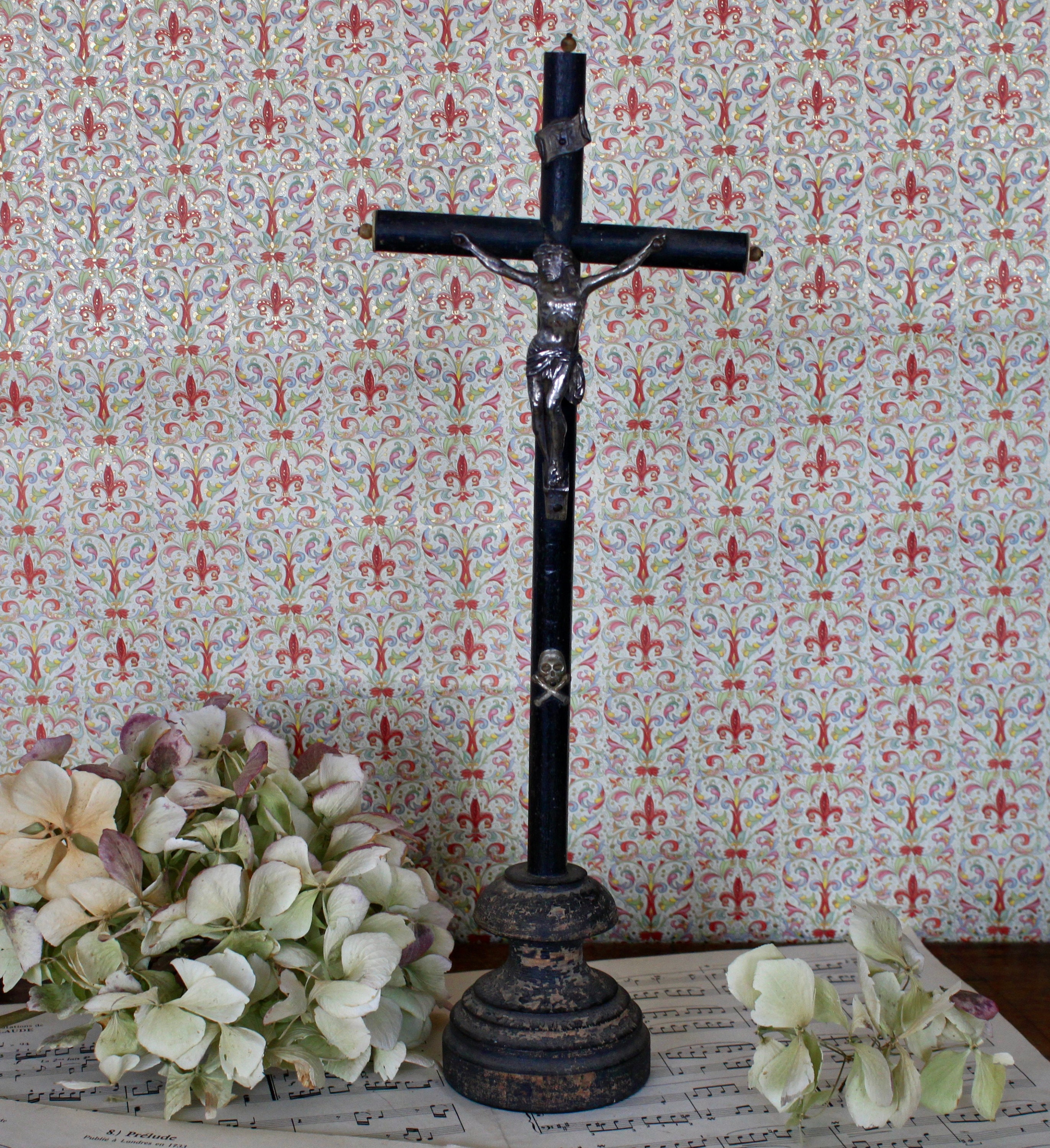 Antique Français Crucifix Napoléon Iii Croix de Piédestal Noir en Bois