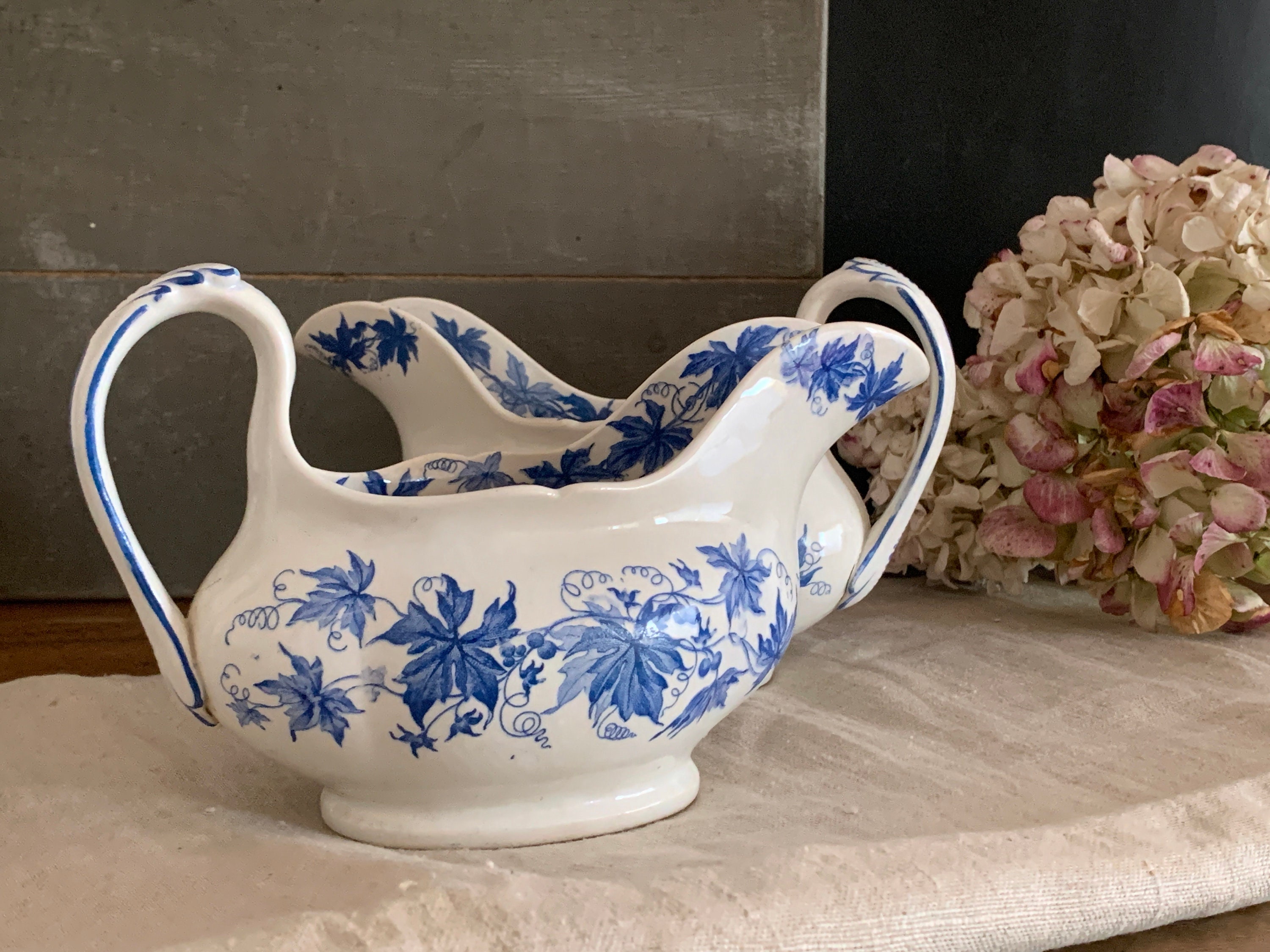 Antique Français 19Th Creil & Montereau Blue Transferware Sauce Bateau Pedestal Jug Thé Taché Plat d