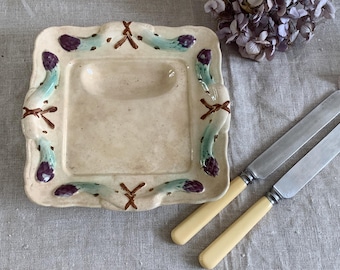 Plato antiguo francés de mayólica para espárragos: Plato de servir barbotine del siglo XIX