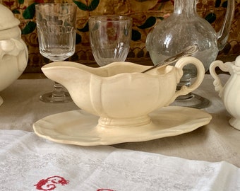 Antike französische Creamware Digoin Sauciere Soßenheber Sarreguemines Weißer Eisenstein Soßenkrug