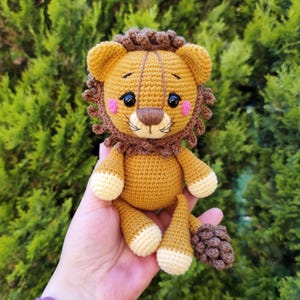Leo the Lion Crochet Pattern - amigurumi animal PDF tutorial