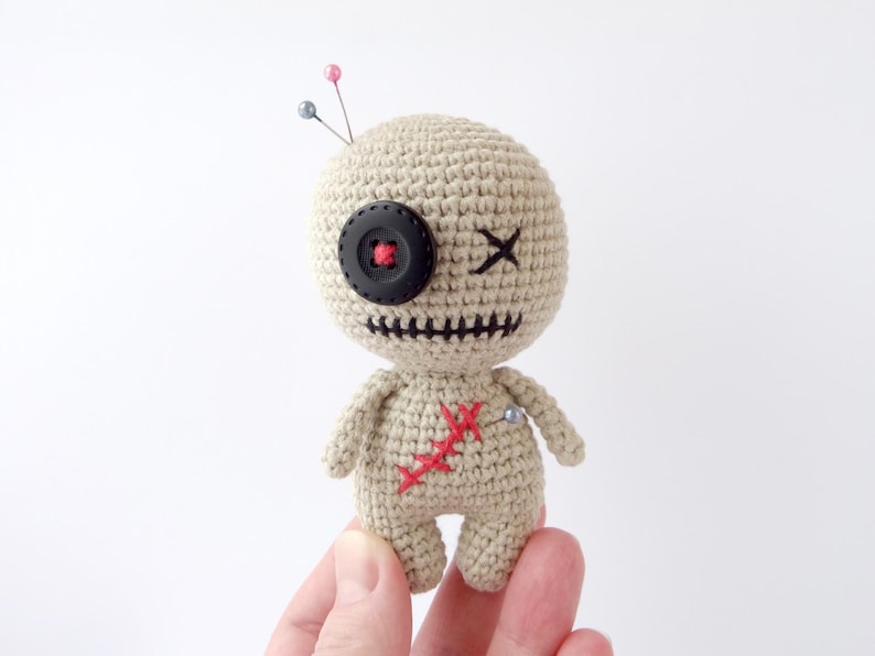 Cute crochet voodoo doll tutorial