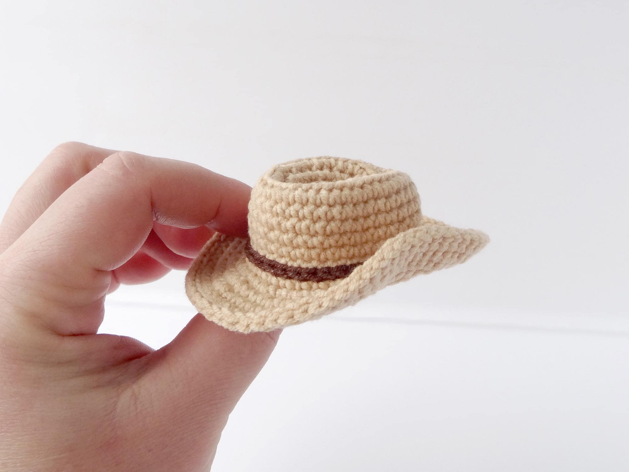 26 Cowboy Hat Crochet Patterns for Western-Inspired Hats, Miniatures, and Giftable Makes 22 Cowboy hat Crochet Pattern for amigurumi toys