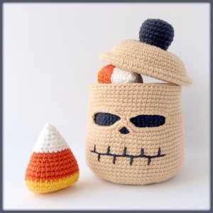 Skull treat basket Crochet Pattern Halloween