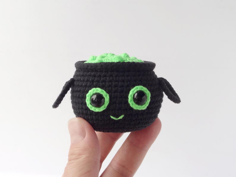 Cauldron crochet pattern