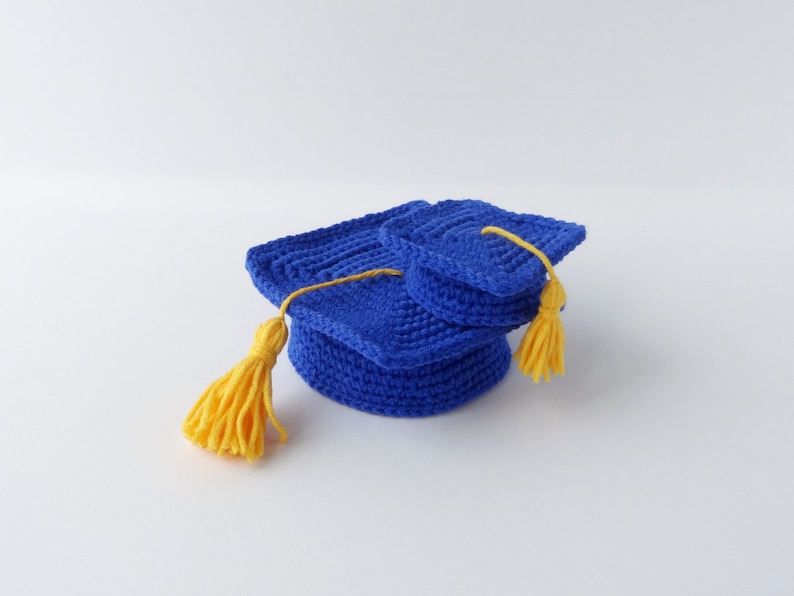 Crochet pattern graduation hat