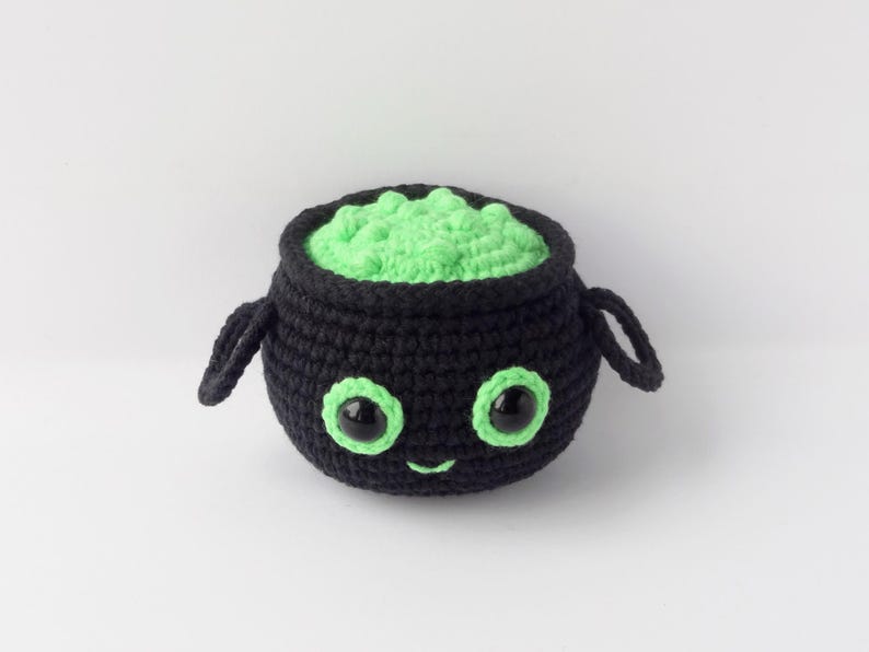 Cauldron with green potion crochet pattern