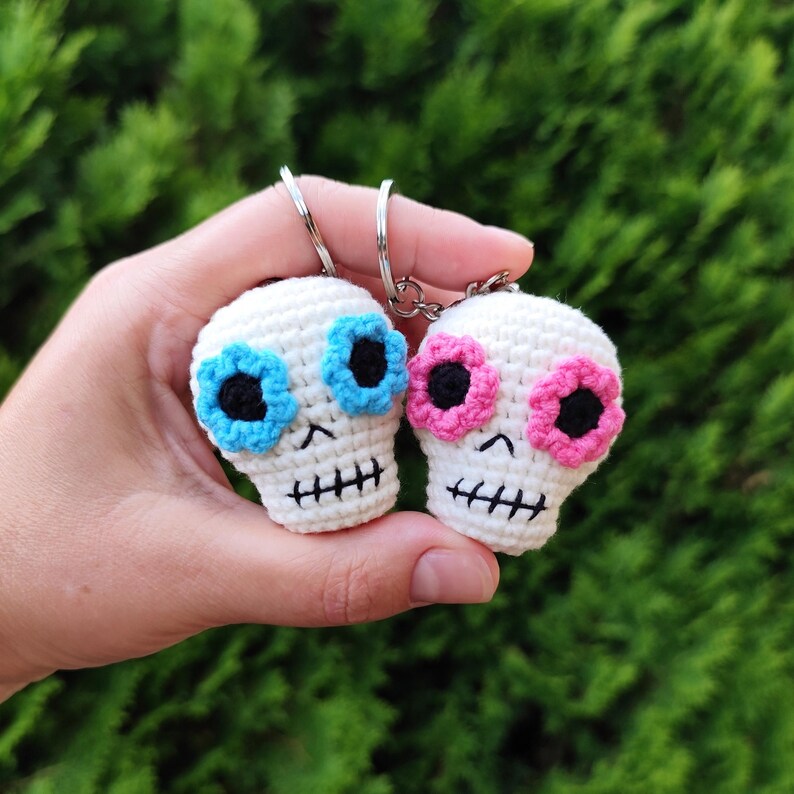 Skull keychain Crochet Pattern