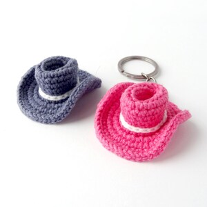Cowbow hat keychain crochet pattern