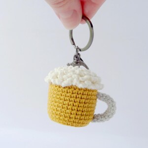 Beer keychain easy crochet pattern