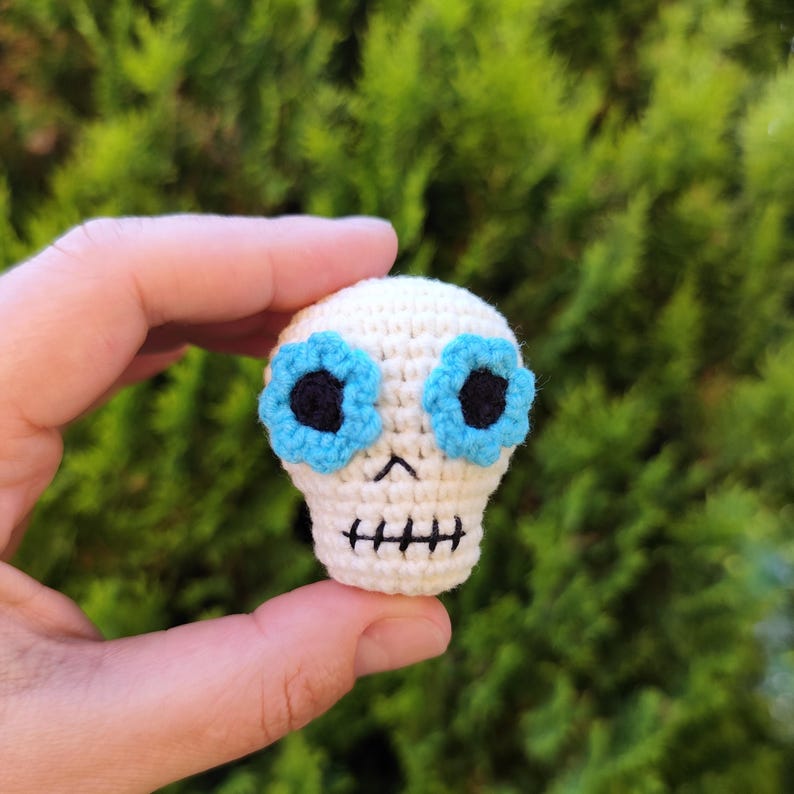 Tiny skull Crochet Pattern