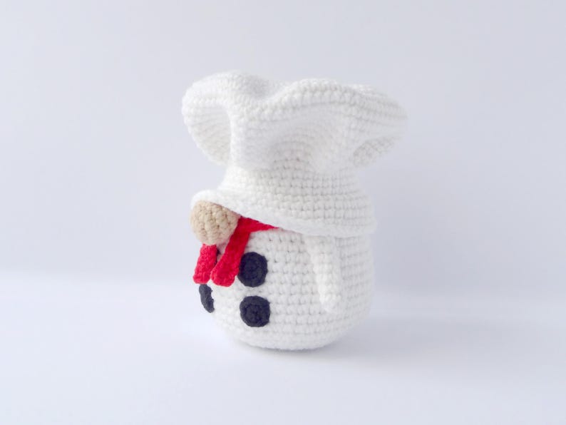 Crochet chef gnome amigrumi pattern