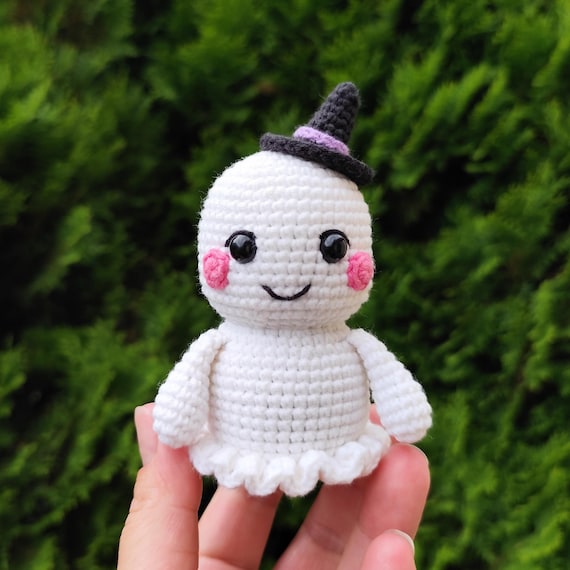 Cute amigurumi ghost Crochet Pattern - Halloween PDF tutorial