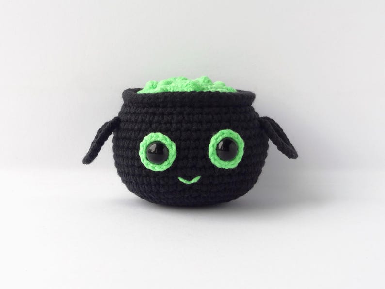 Amigurumi cauldron crochet pattern