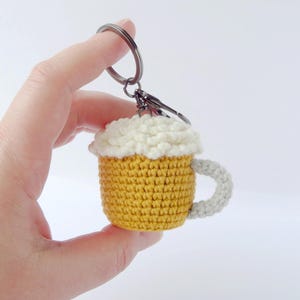 Beer keychain amigurumi crochet pattern