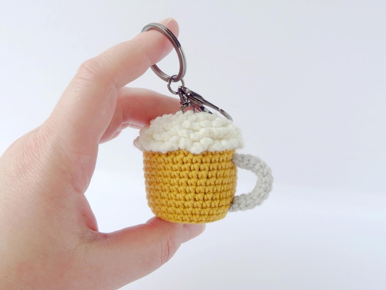 Beer keychain amigurumi crochet pattern