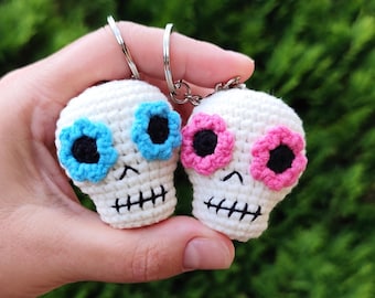 Portachiavi a forma di teschio all'uncinetto - tutorial PDF per portachiavi amigurumi