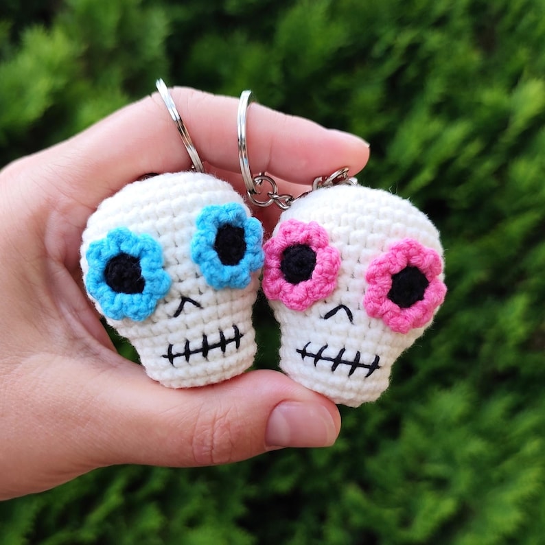 Skull keychain Crochet Pattern